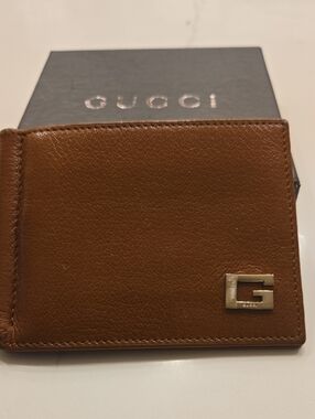 Gucci Brown Leather Men's Card Holder with Gold 'G' Emblem